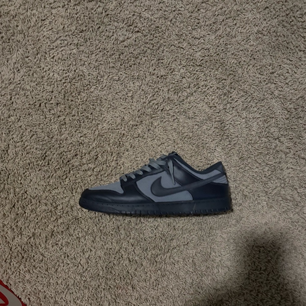 DUNK LOW RETRO SE
"OFF NOIR SMOKE GREY"